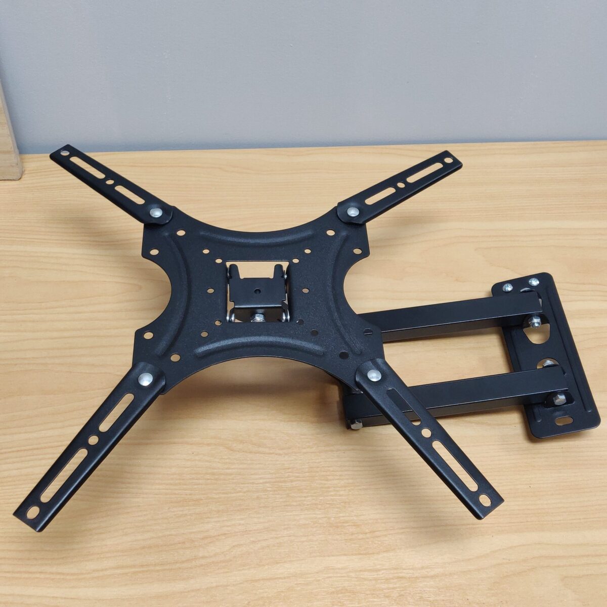 TV mount (32 inch to 55 inch) - Image 2