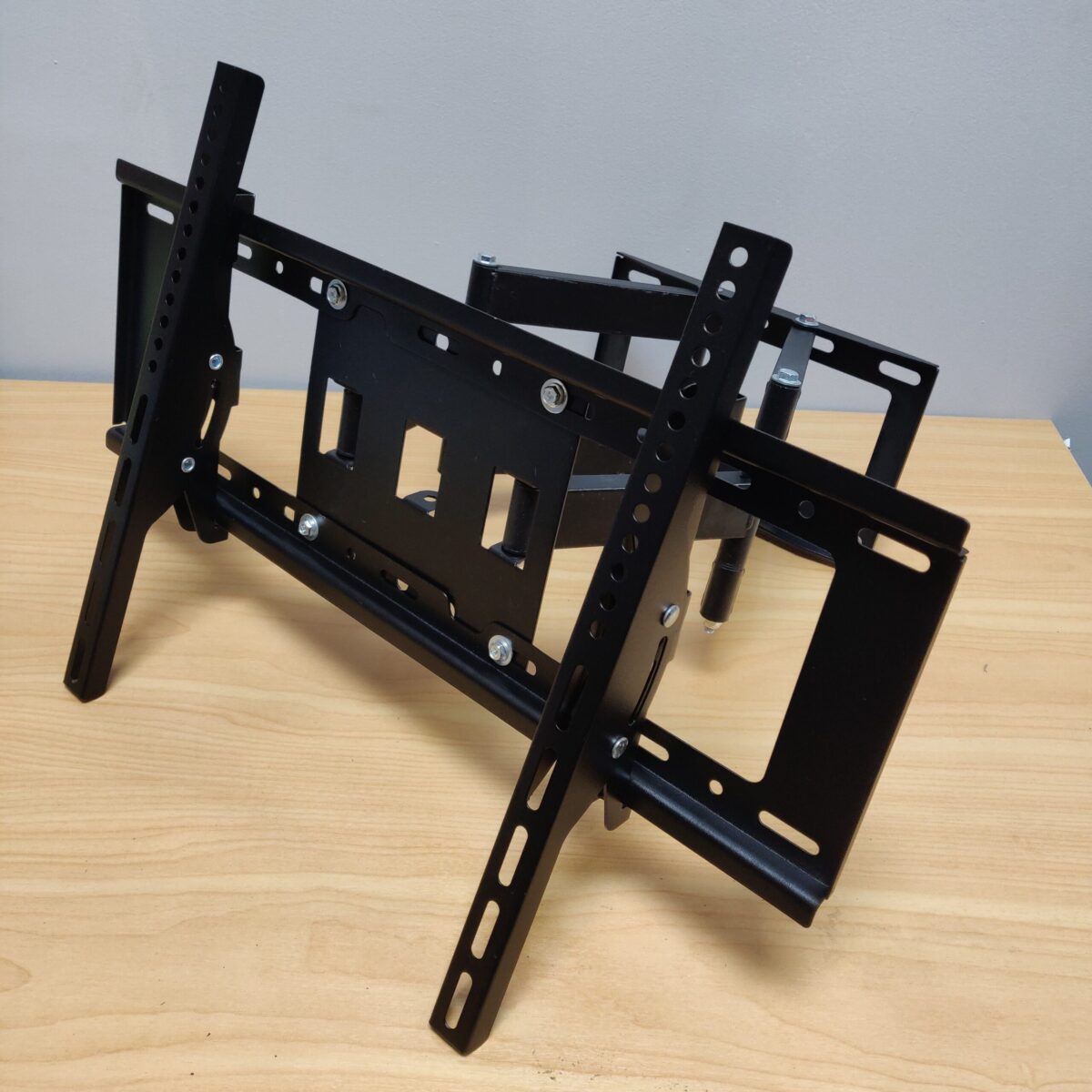 TV mount (32 inch to 70 inch) - Image 4