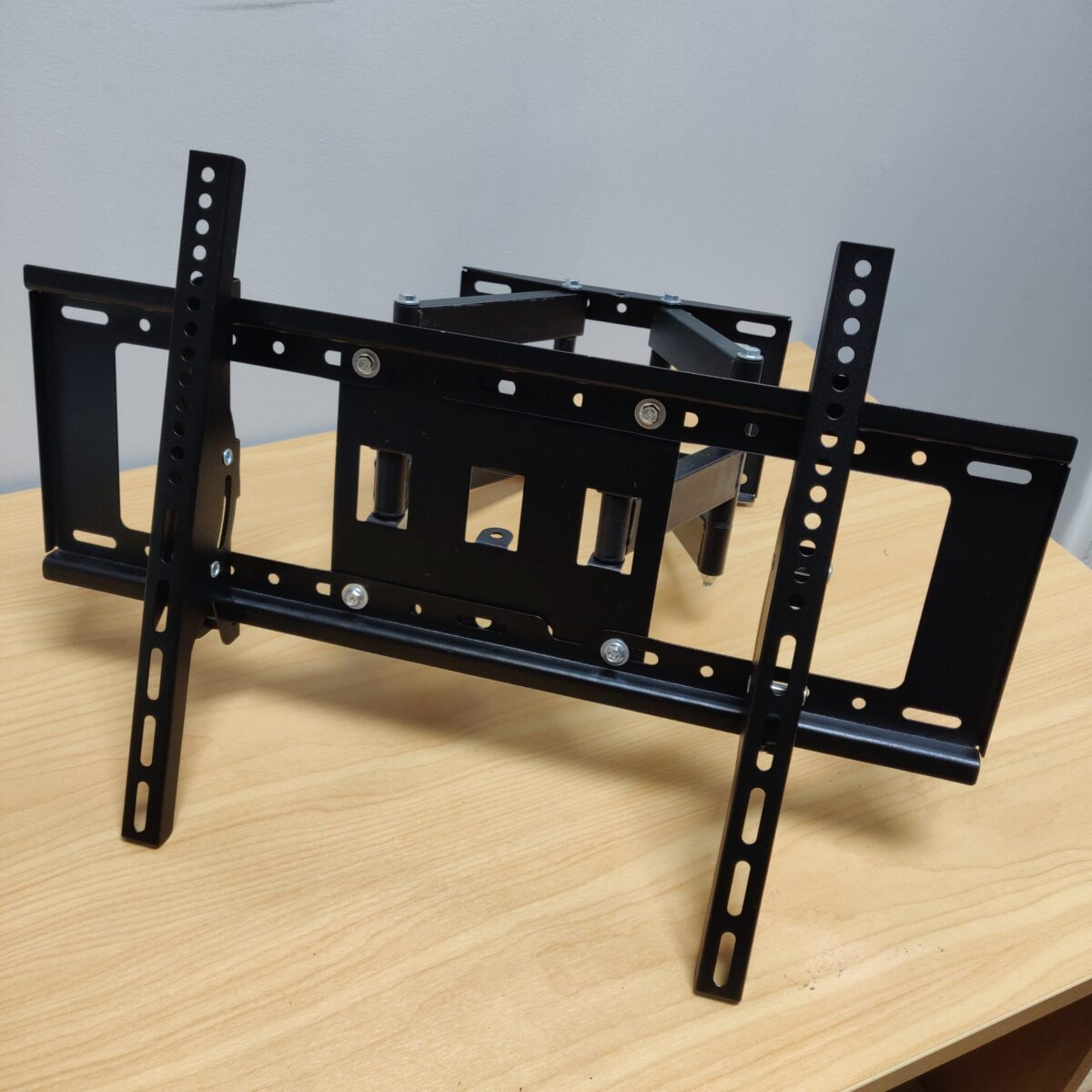 TV mount (32 inch to 70 inch) - Image 11