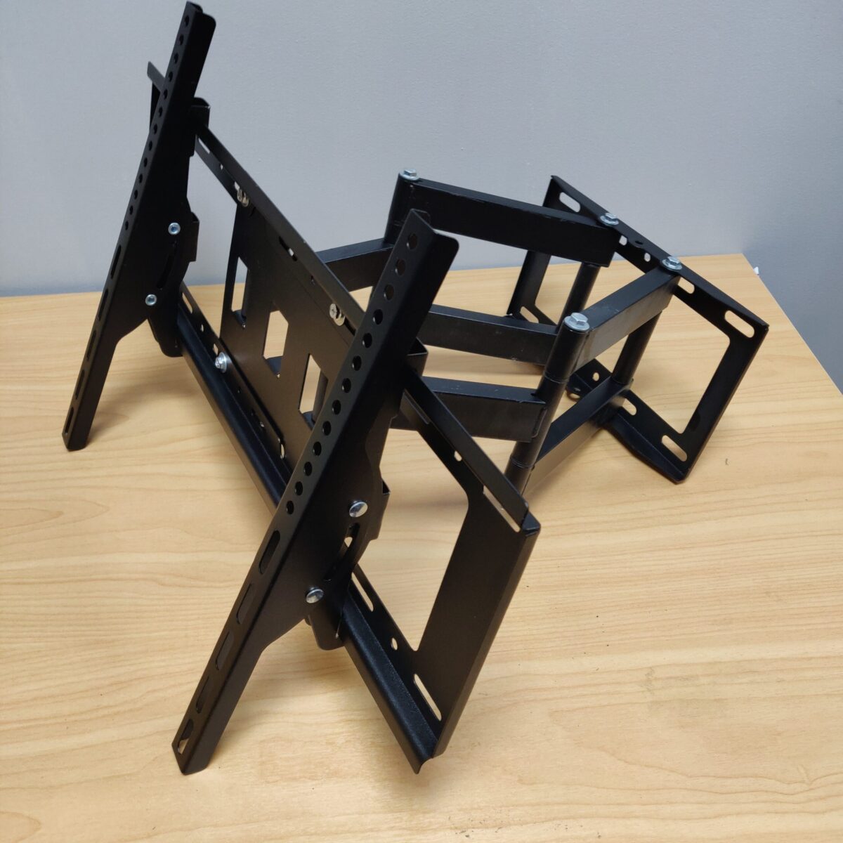 TV mount (32 inch to 70 inch) - Image 9