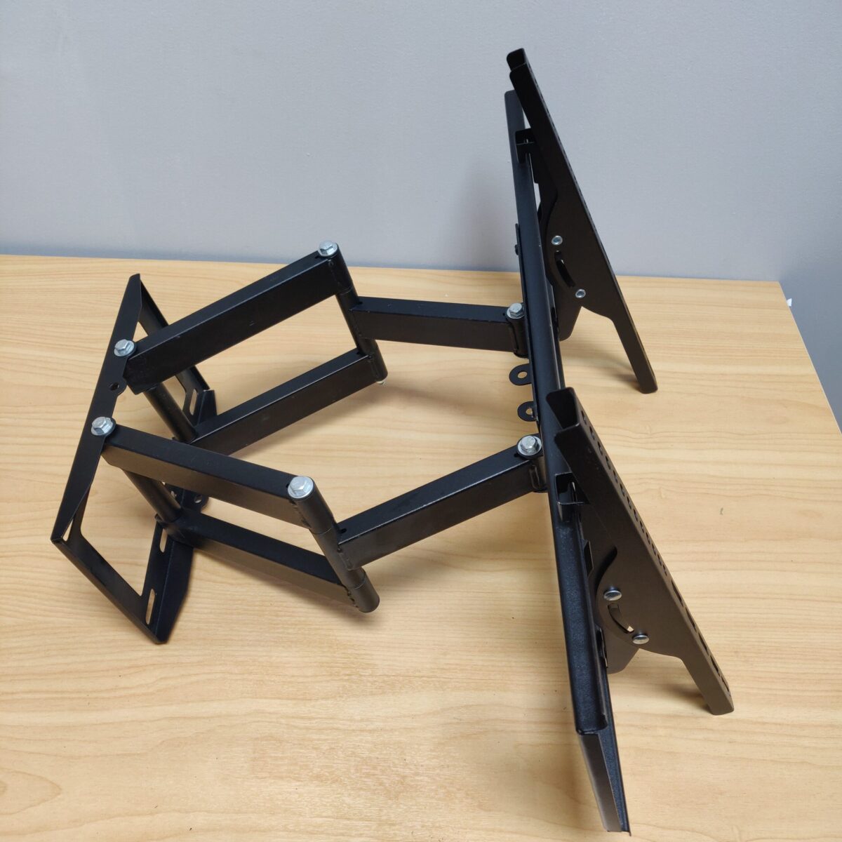 TV mount (32 inch to 70 inch) - Image 2