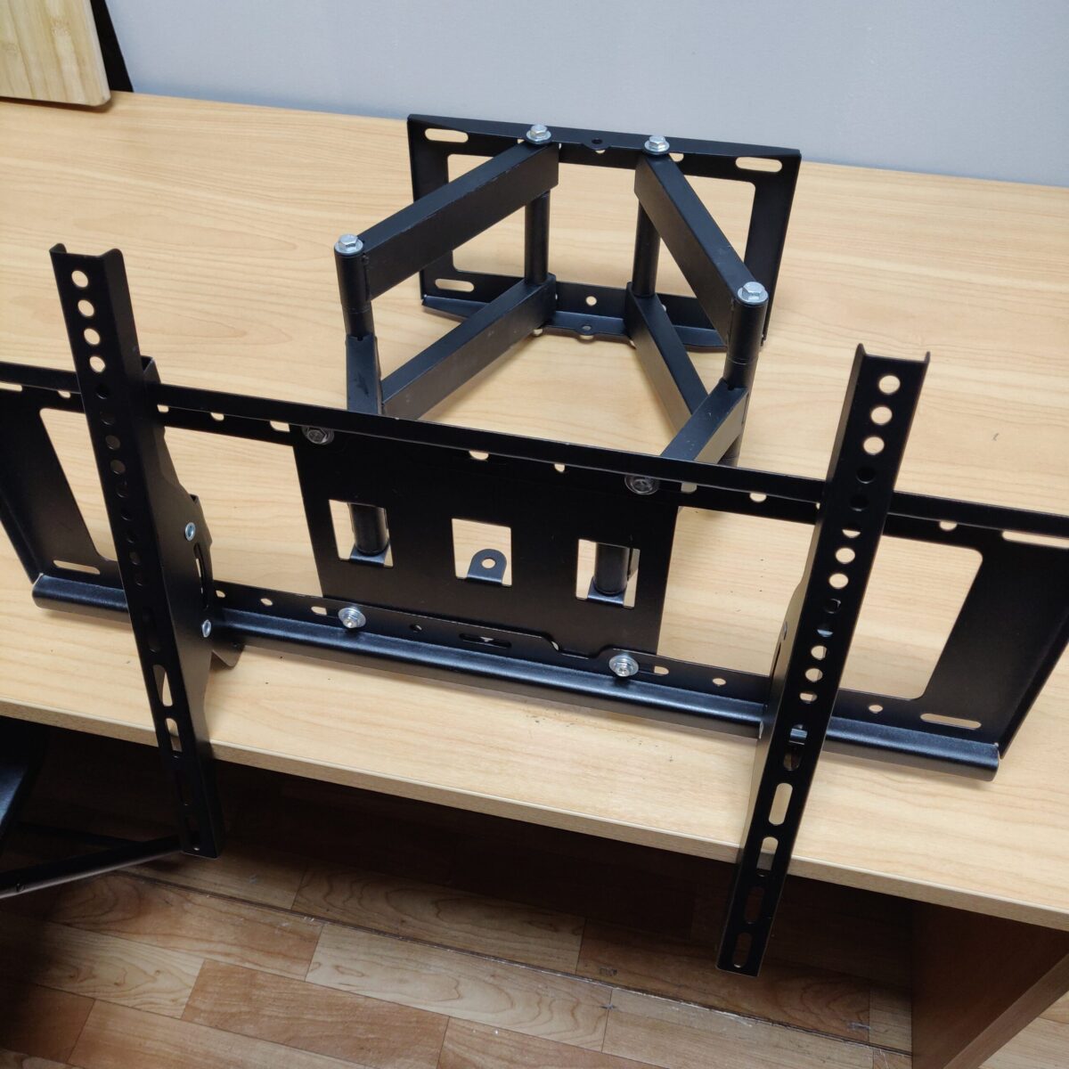 TV mount (32 inch to 70 inch) - Image 8