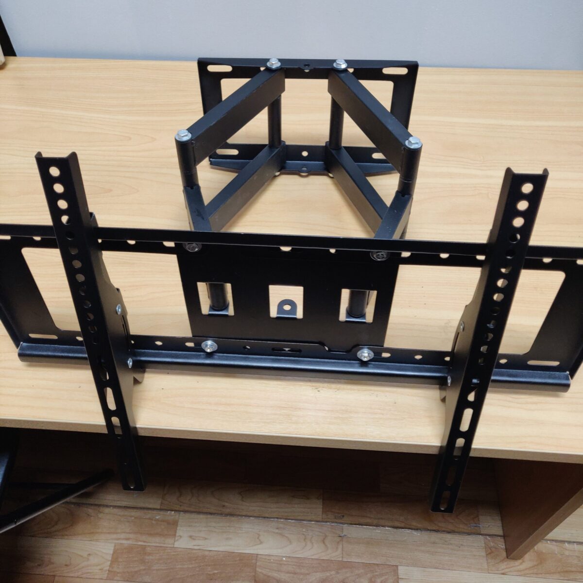 TV mount (32 inch to 70 inch) - Image 10