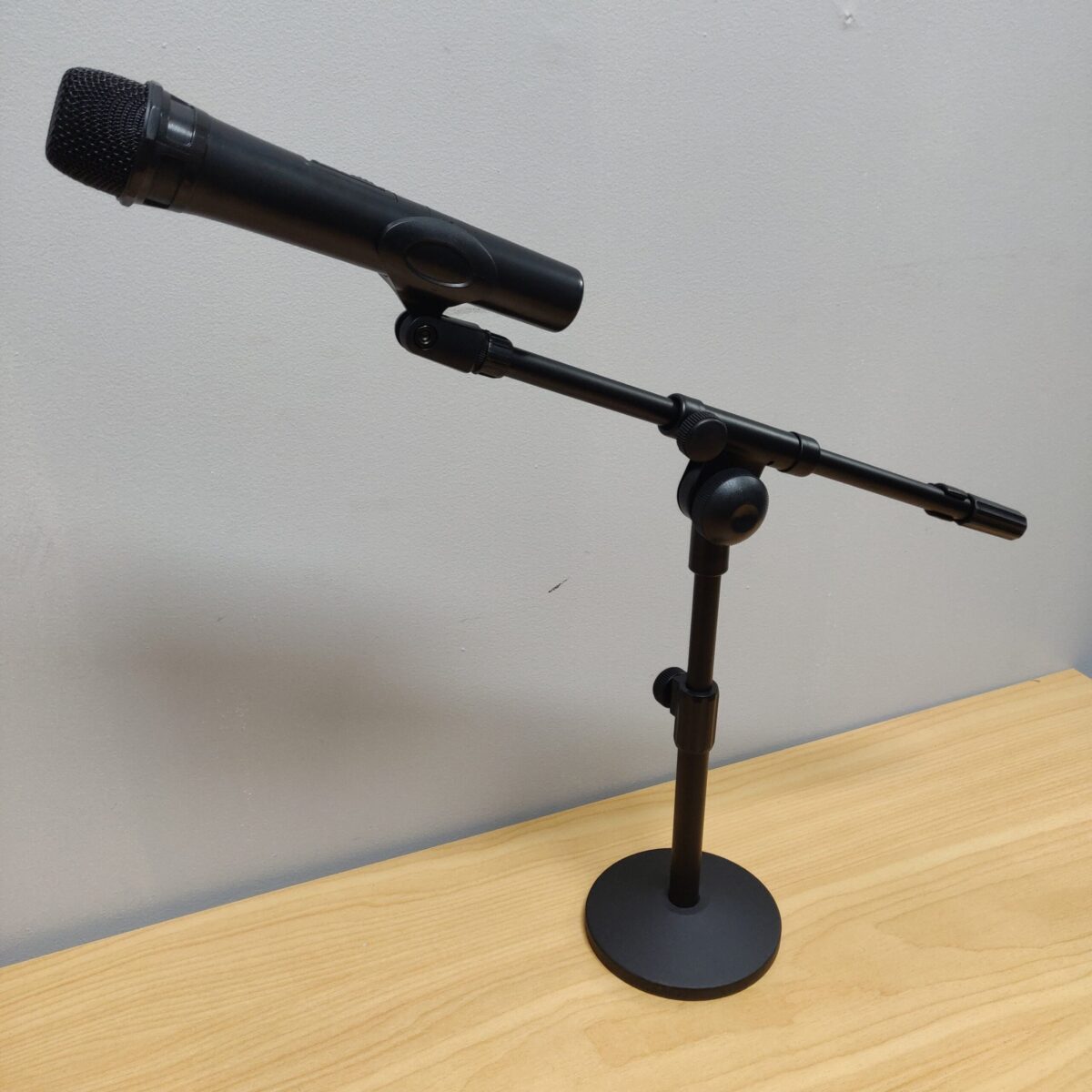 Desk mic stand