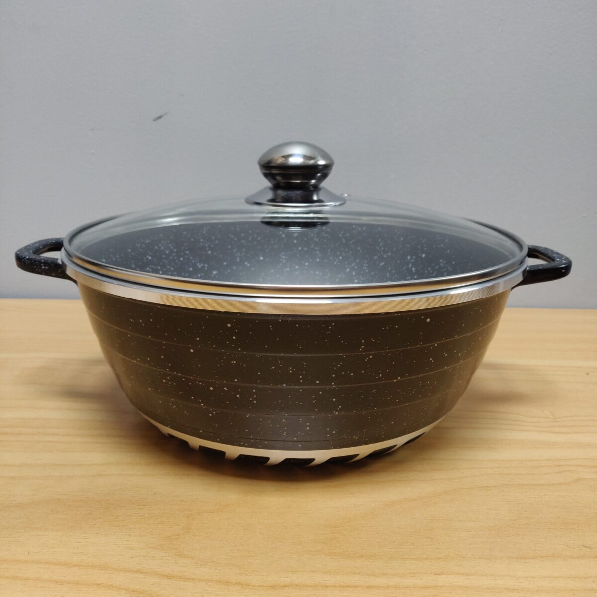 Non-stick aluminium pot 24cm diameter, 4.5L
