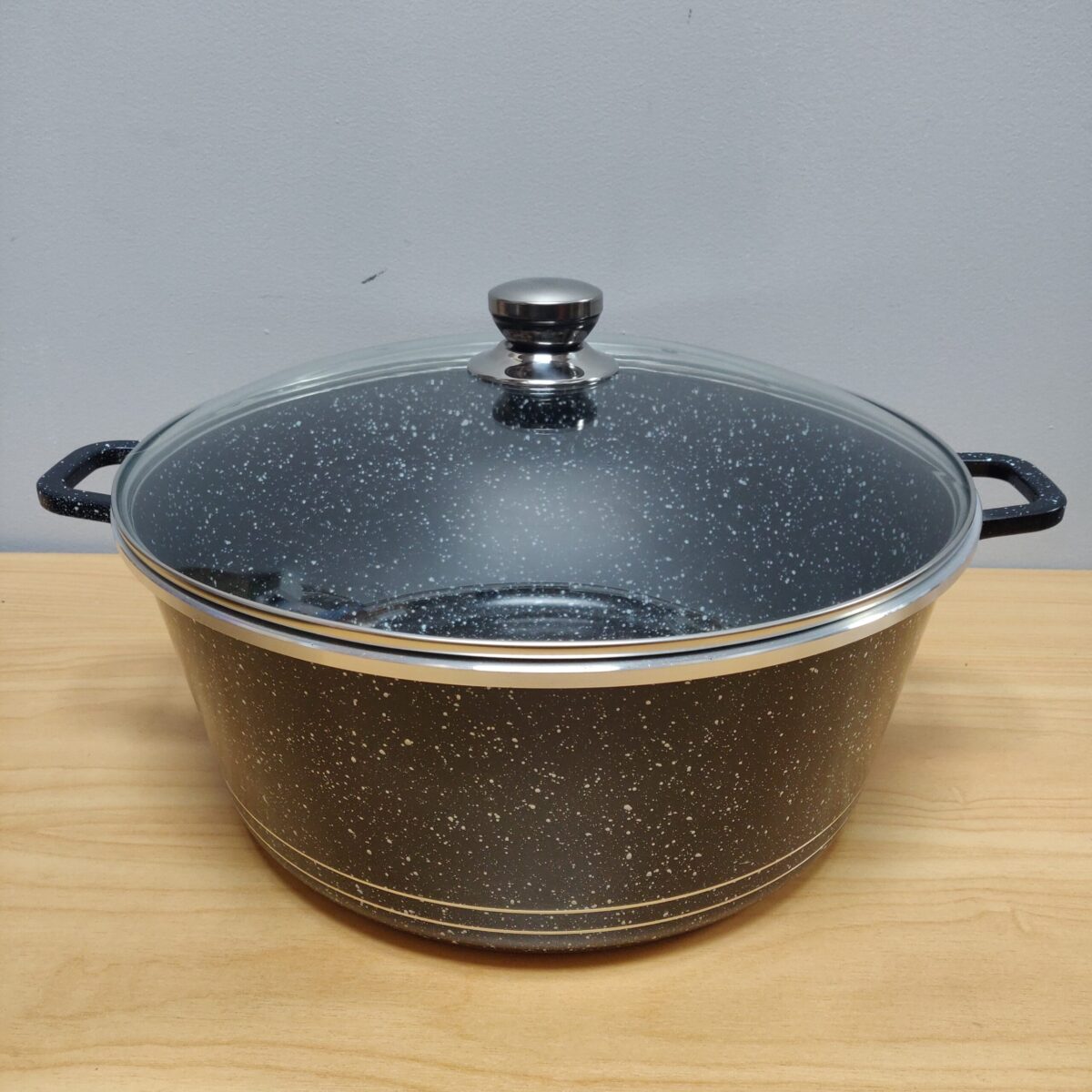 Large Non-stick alumiunium pot 40cm diameter, 18L