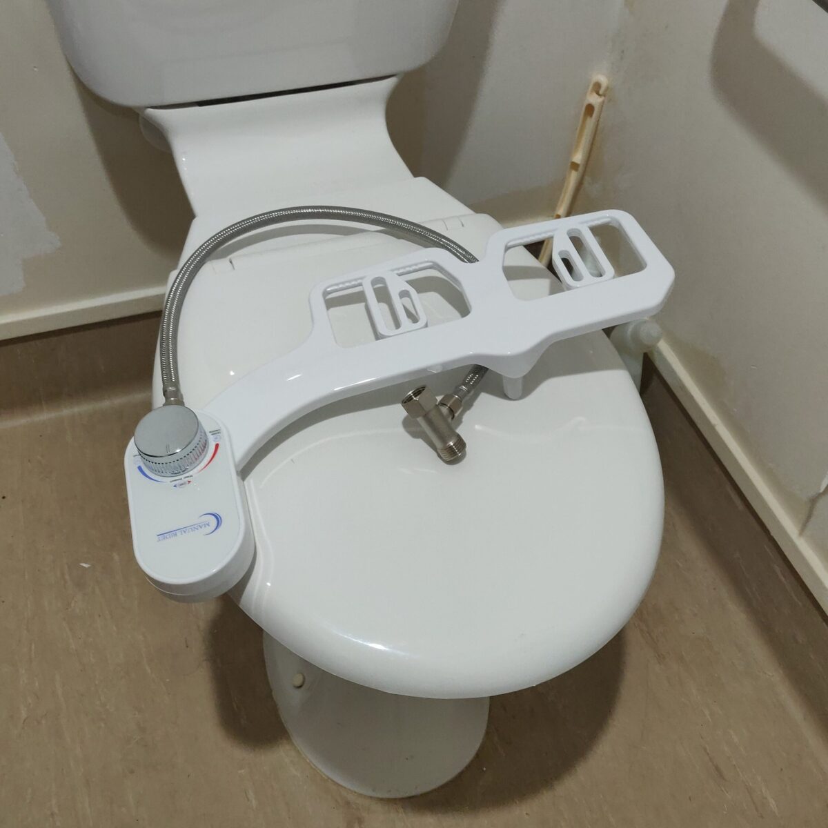 Bidet toilet seat - Image 3