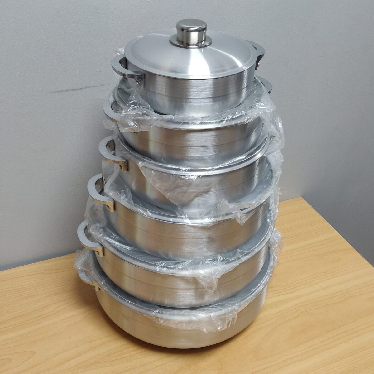 Aluminium pots (6pcs)