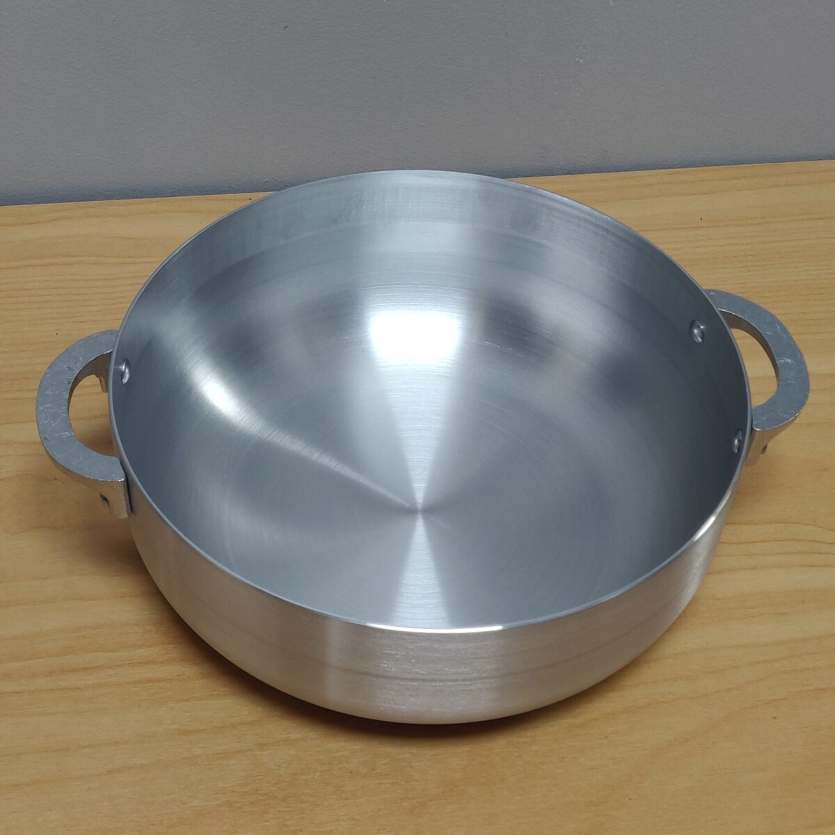 Aluminium pot 3.5 (24cm) - Image 9