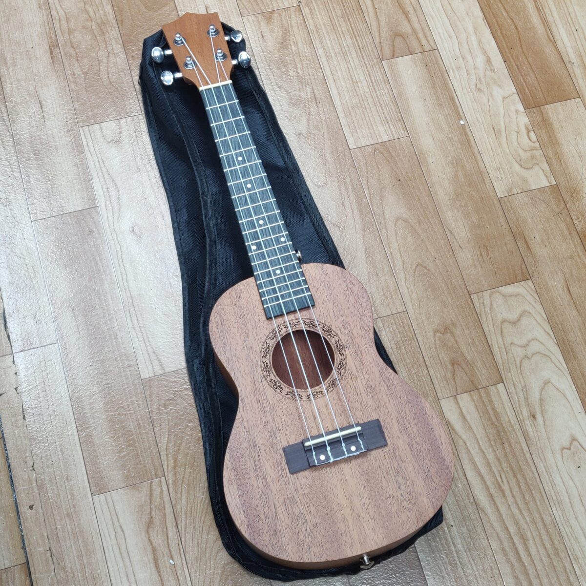 Ukulele (21 inch) full size - Image 4
