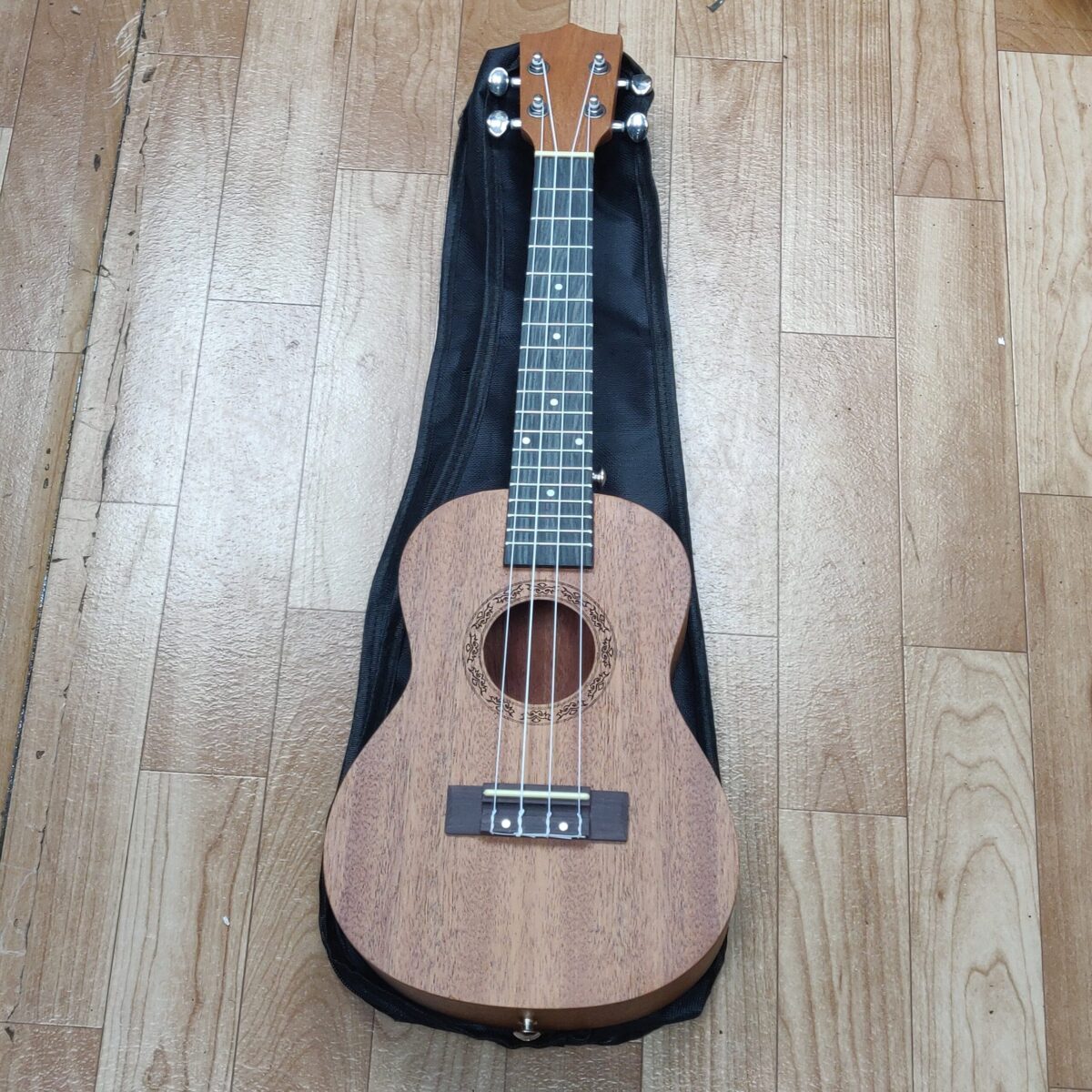 Ukulele (21 inch) full size - Image 6
