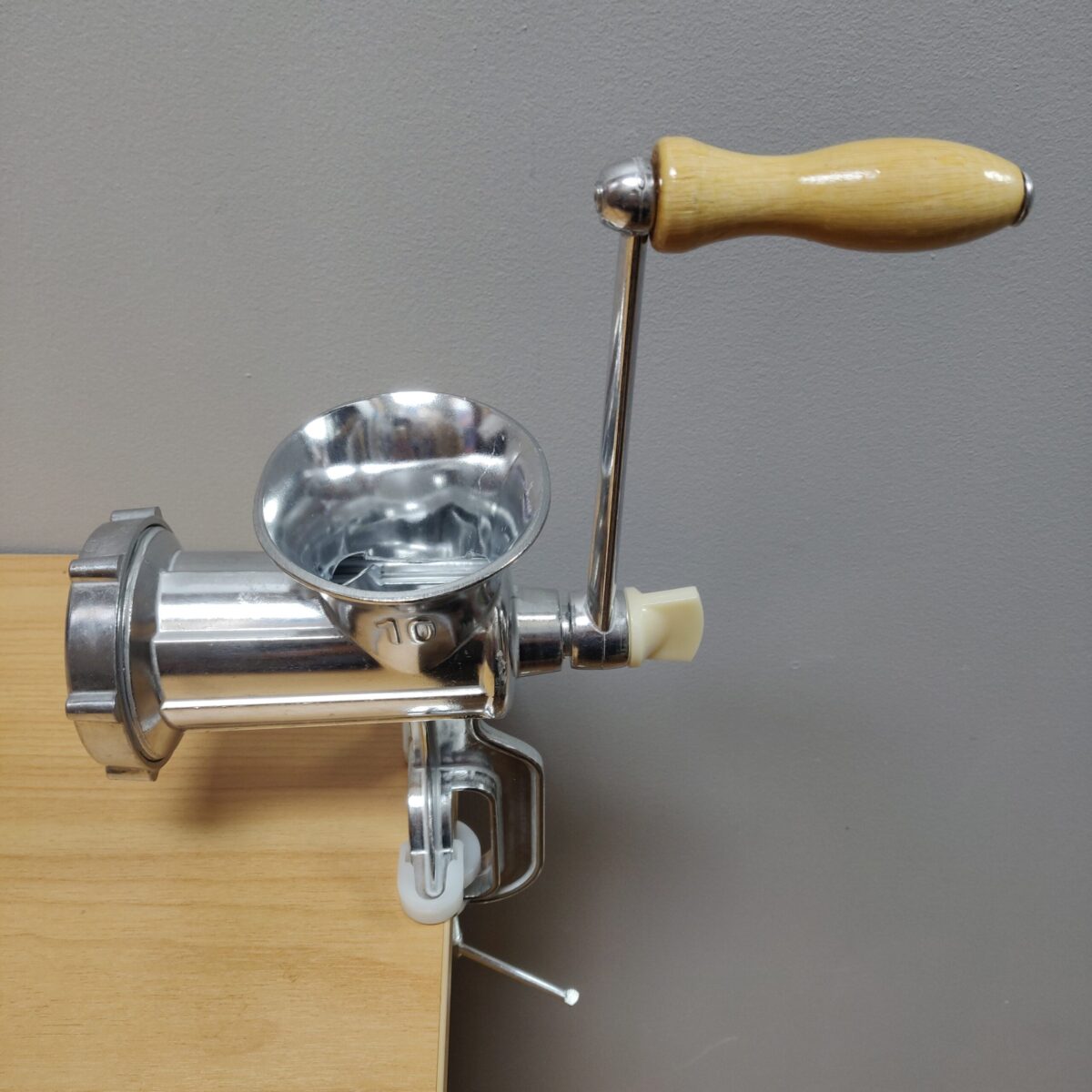 Manual meat grinder mincer - Image 3