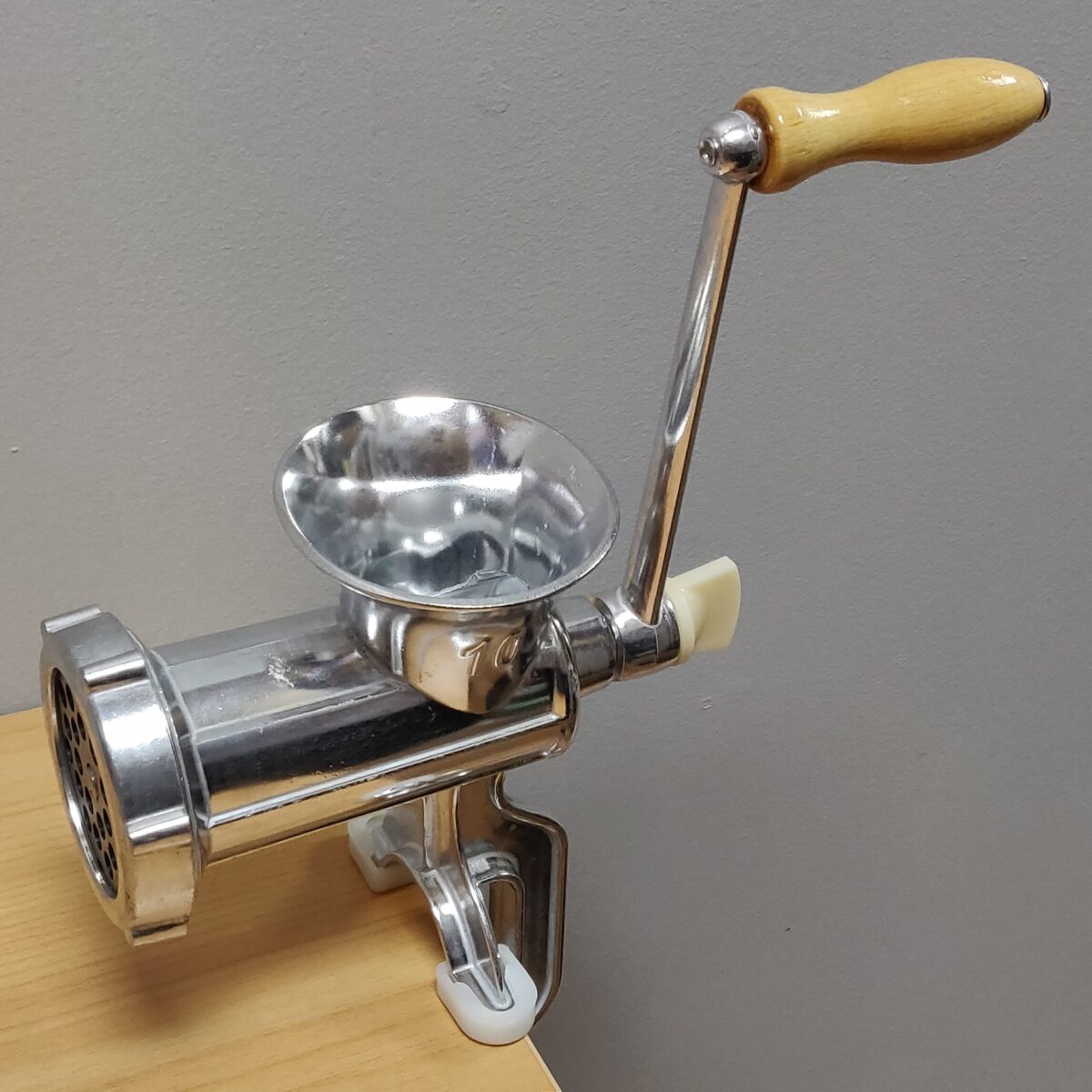 Manual meat grinder mincer - Image 7