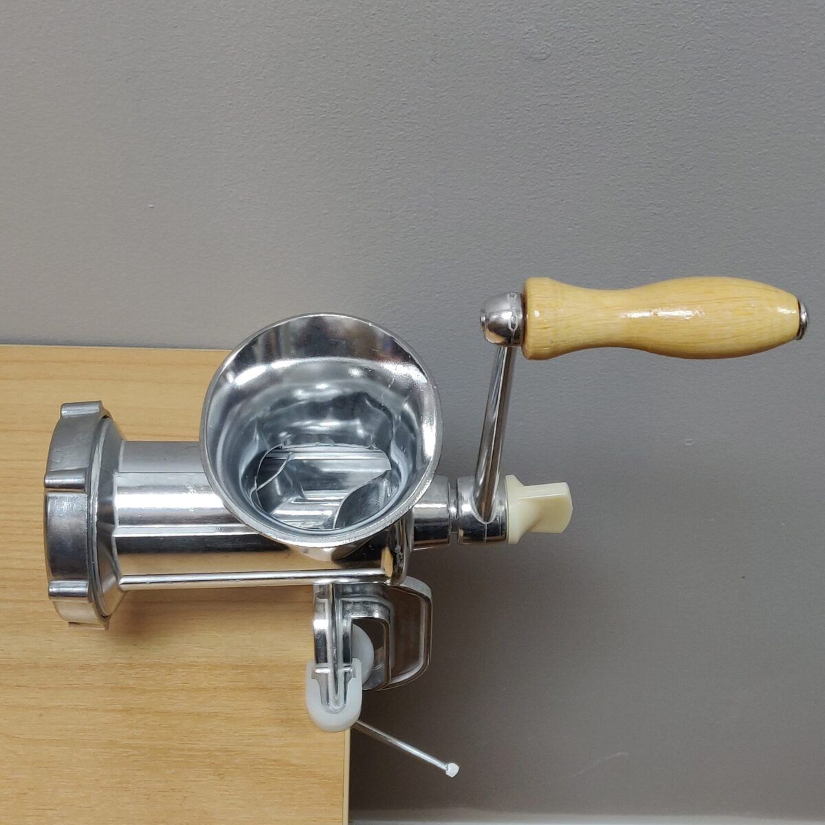 Manual meat grinder mincer - Image 8