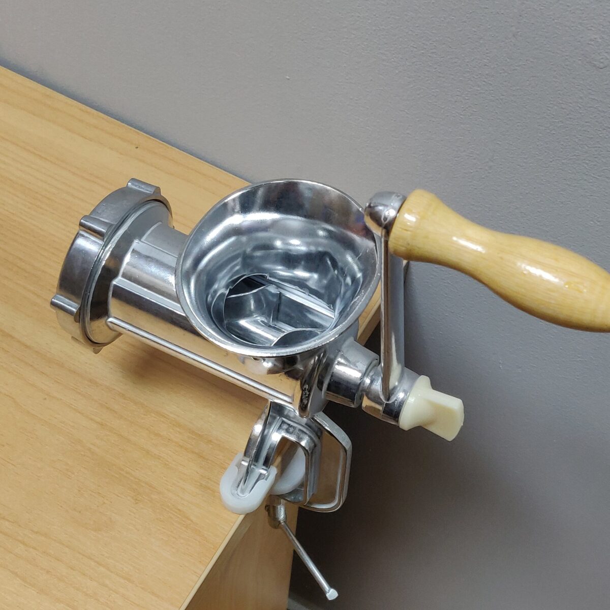 Manual meat grinder mincer - Image 10