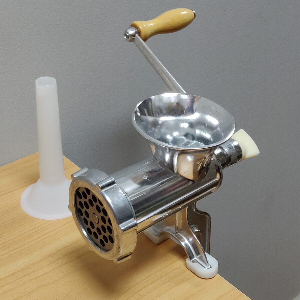 Manual meat grinder mincer - Image 13