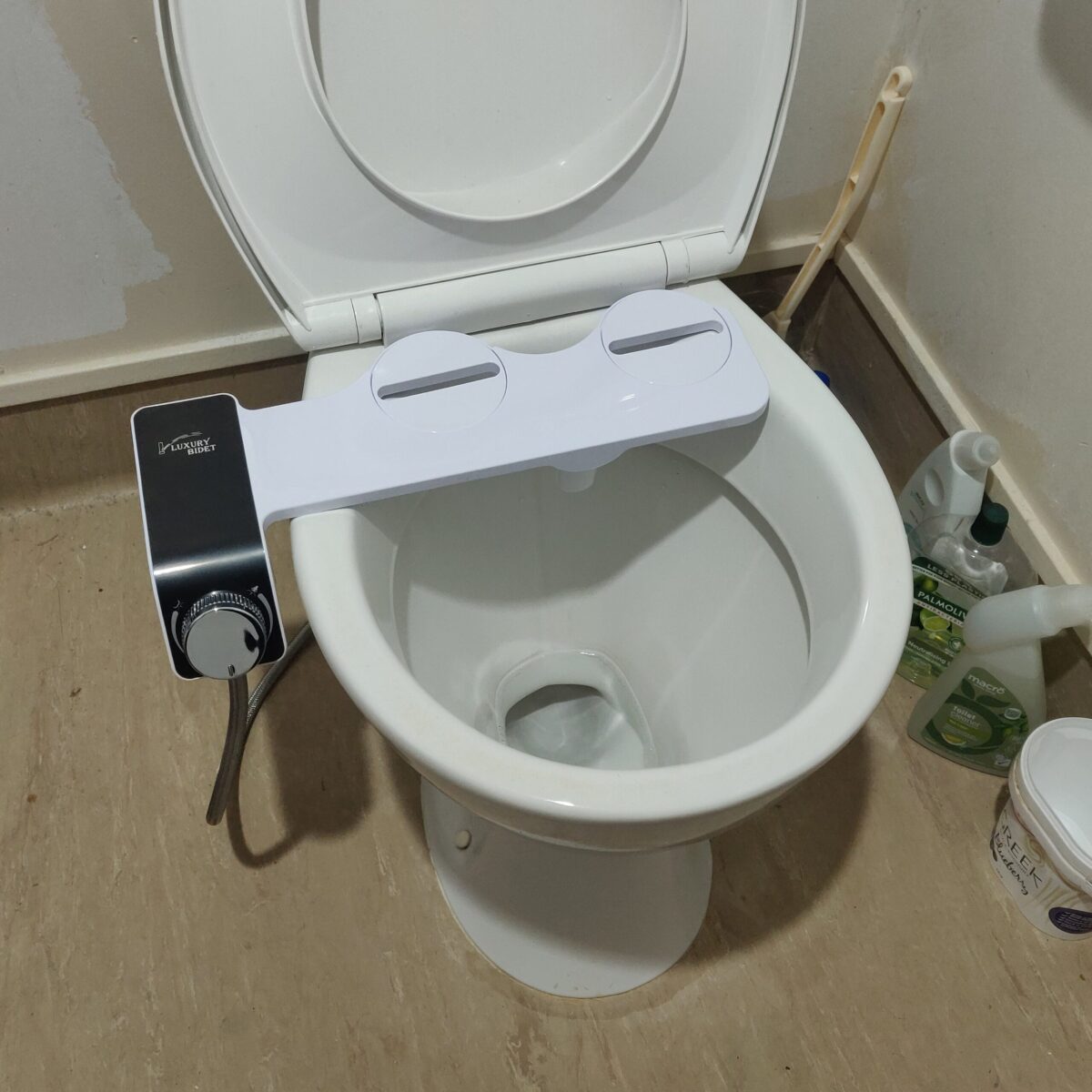 Bidet toilet seat - Image 4