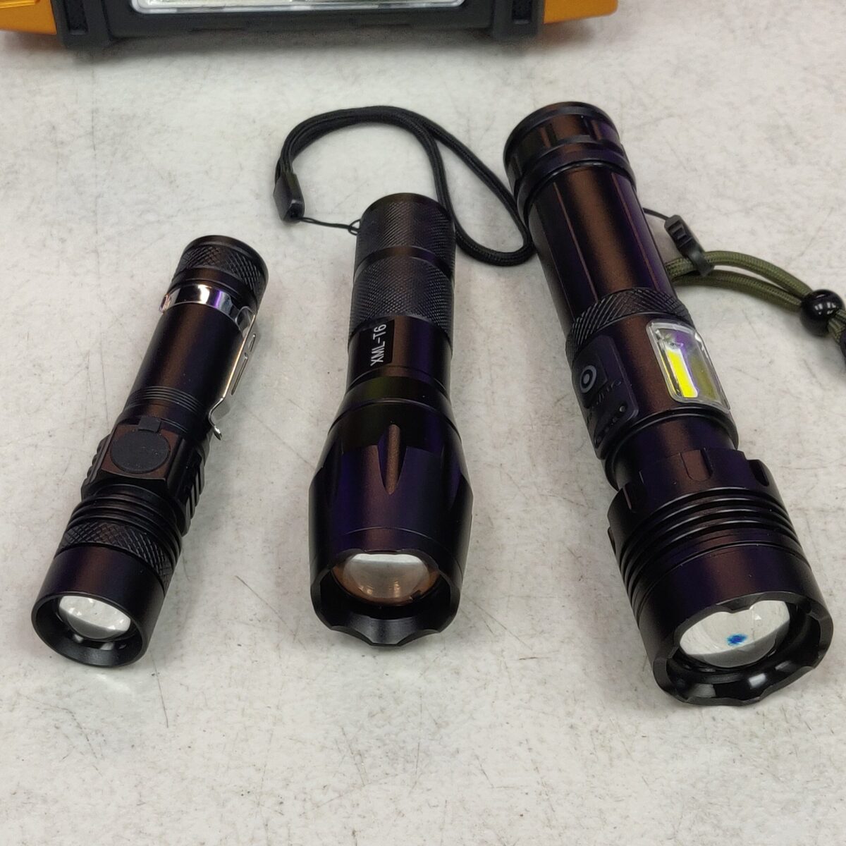 Rechargeable torch light (big 1pcs) - Image 2