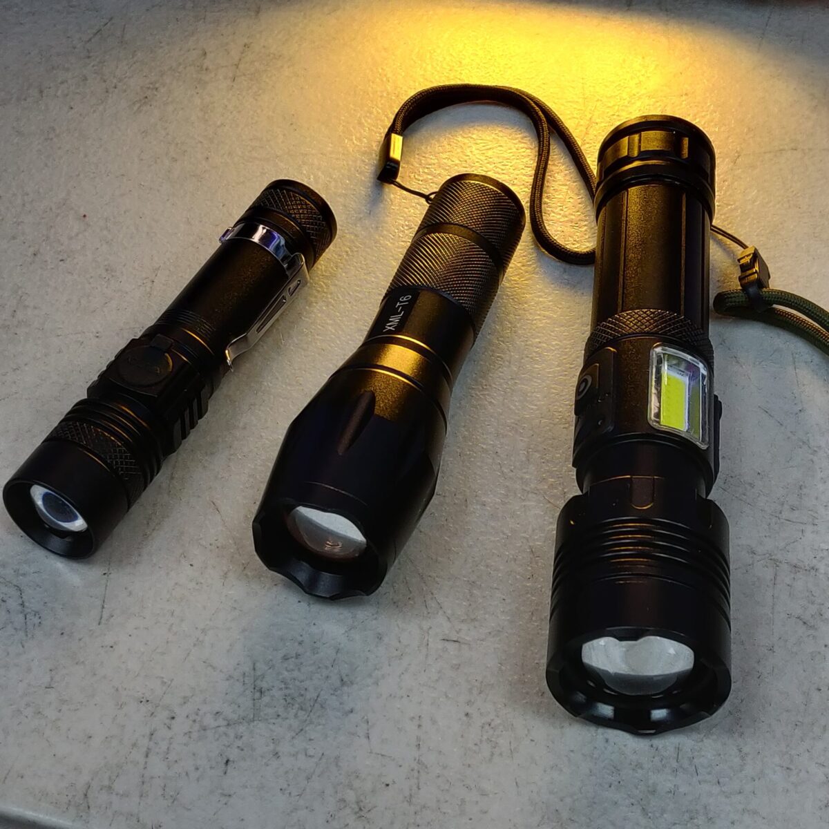 Rechargeable torch light (big 1pcs) - Image 3