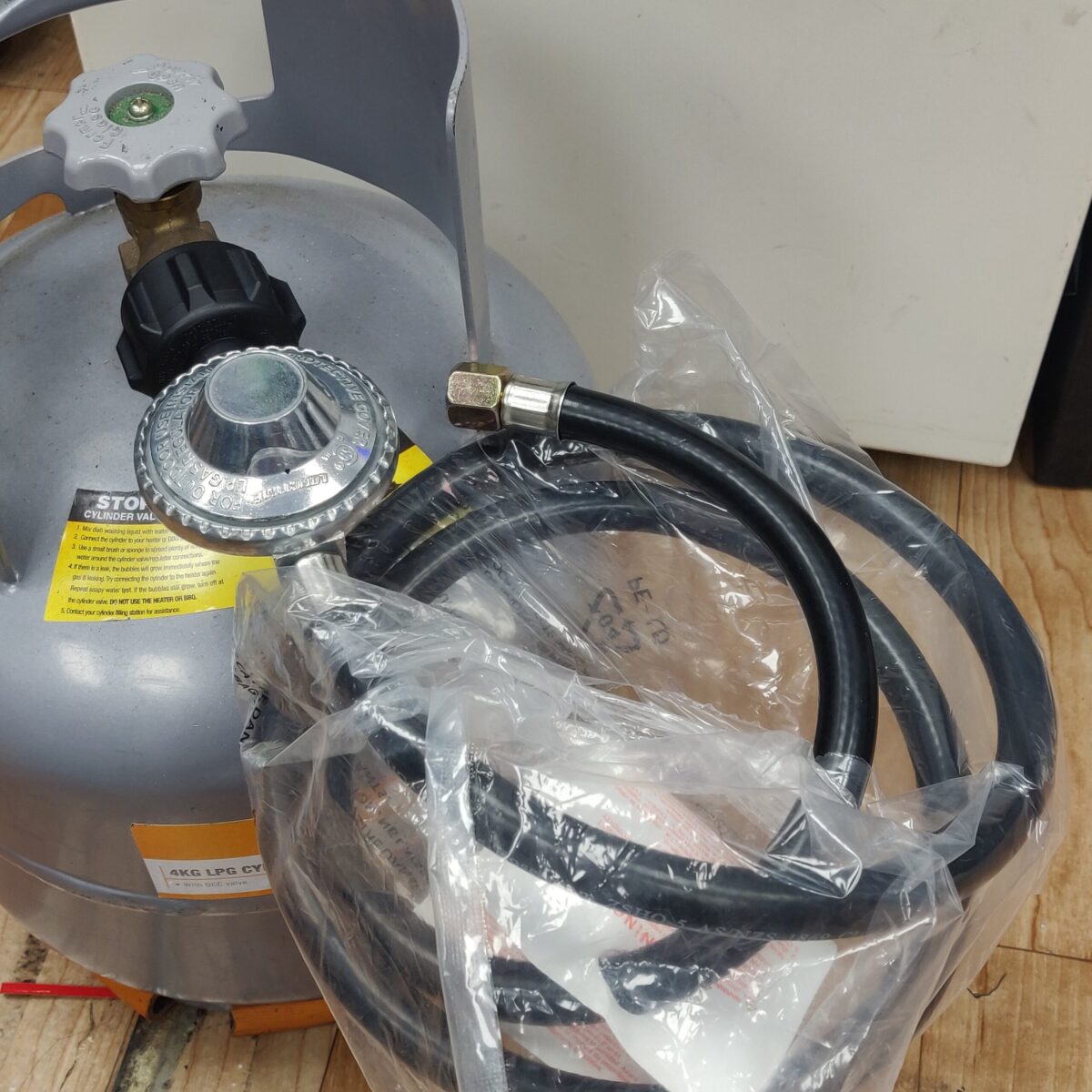 Low pressure regulator and hose (1.5m) - Image 6