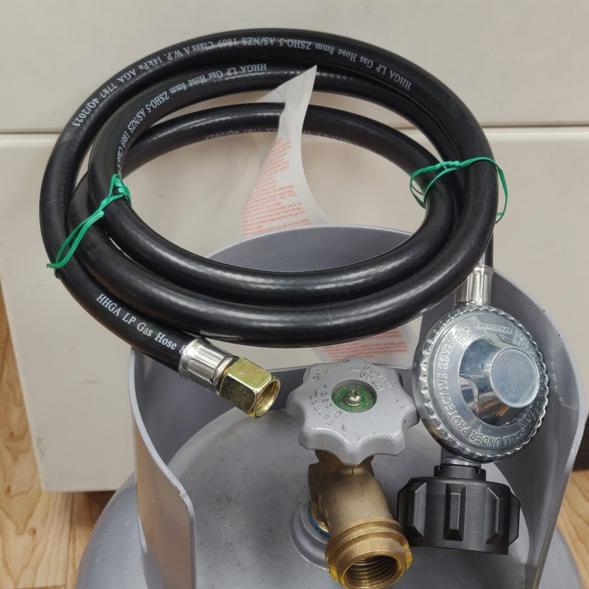 Low pressure regulator and hose (1.5m) - Image 7