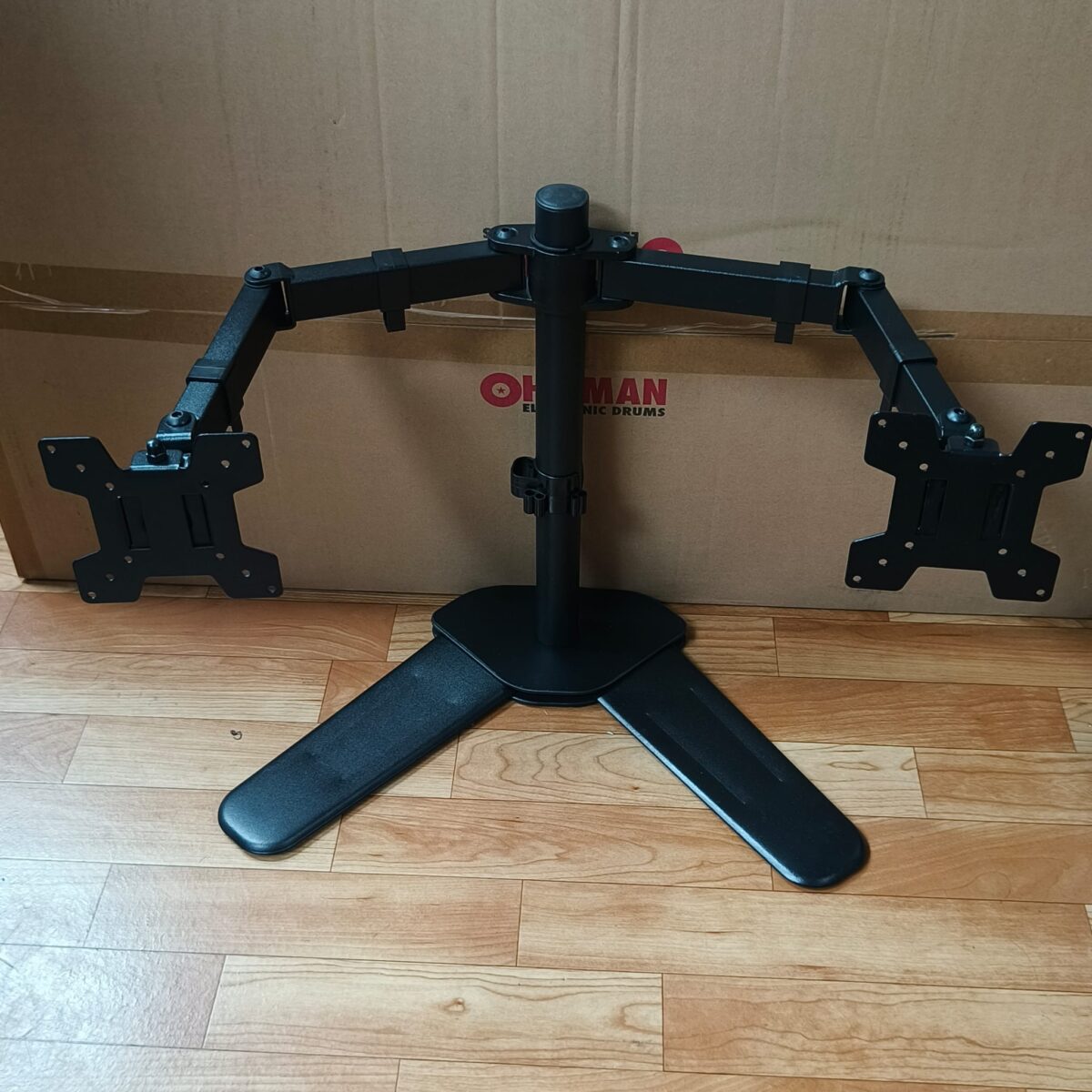 Dual monitor stand
