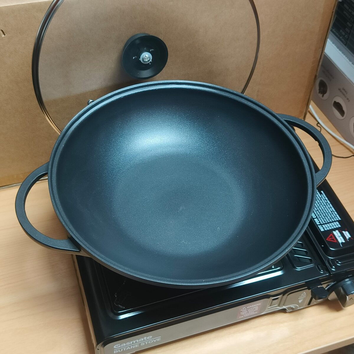 Non stick casserole wok - Image 4